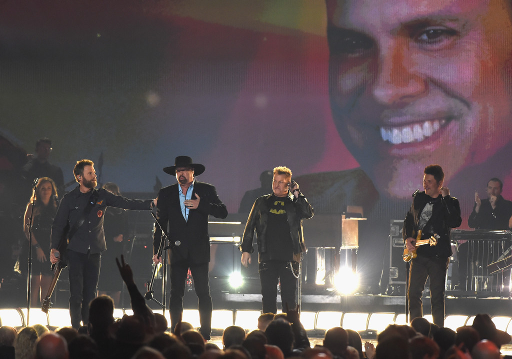 Dierks Bentley, Eddie Montgomery, Gary LeVox, Jay DeMarcus, 2017 CMA Awards Dierks Bentley, Eddie Montgomery, Gary LeVox, Jay DeMarcus, 2017 CMA Awards